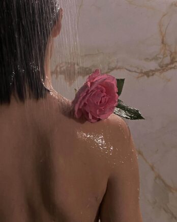 close up of a womans back in the shower. What is an everything shower meaning everything shower. Everything shower list. everything shower routine. everything shower meaning. luxury shower. luxury shower