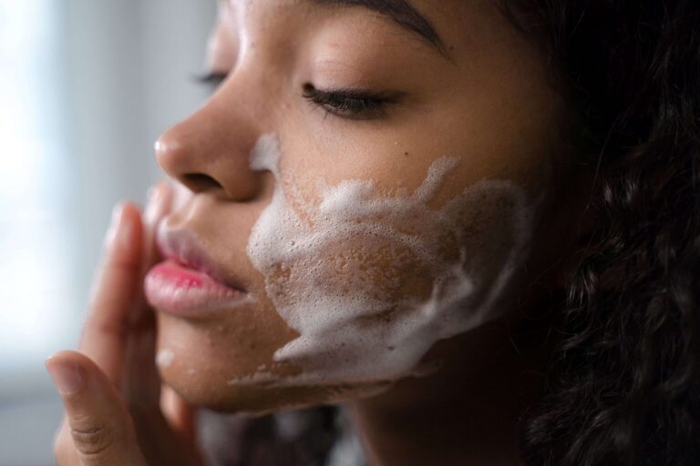 close up of girl cleansing her face. best at home facial kit. Self care sunday. diy face mask. diy facial at home. at home facial steps. at home facial steamer. Best facial for glowing skin. how to get radiant skin.
