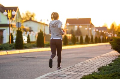 quick morning workout,
morning home workout,
woman jogging